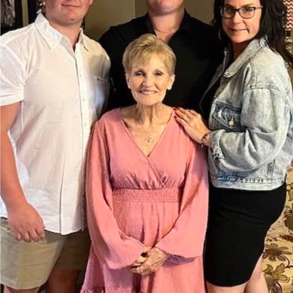 Meet your Posher, Debra - Picture 7 of 9